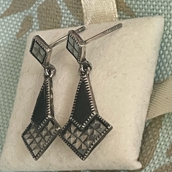 Art deco sterling silver onyx and marcasite earrings - Picture 2 of 3